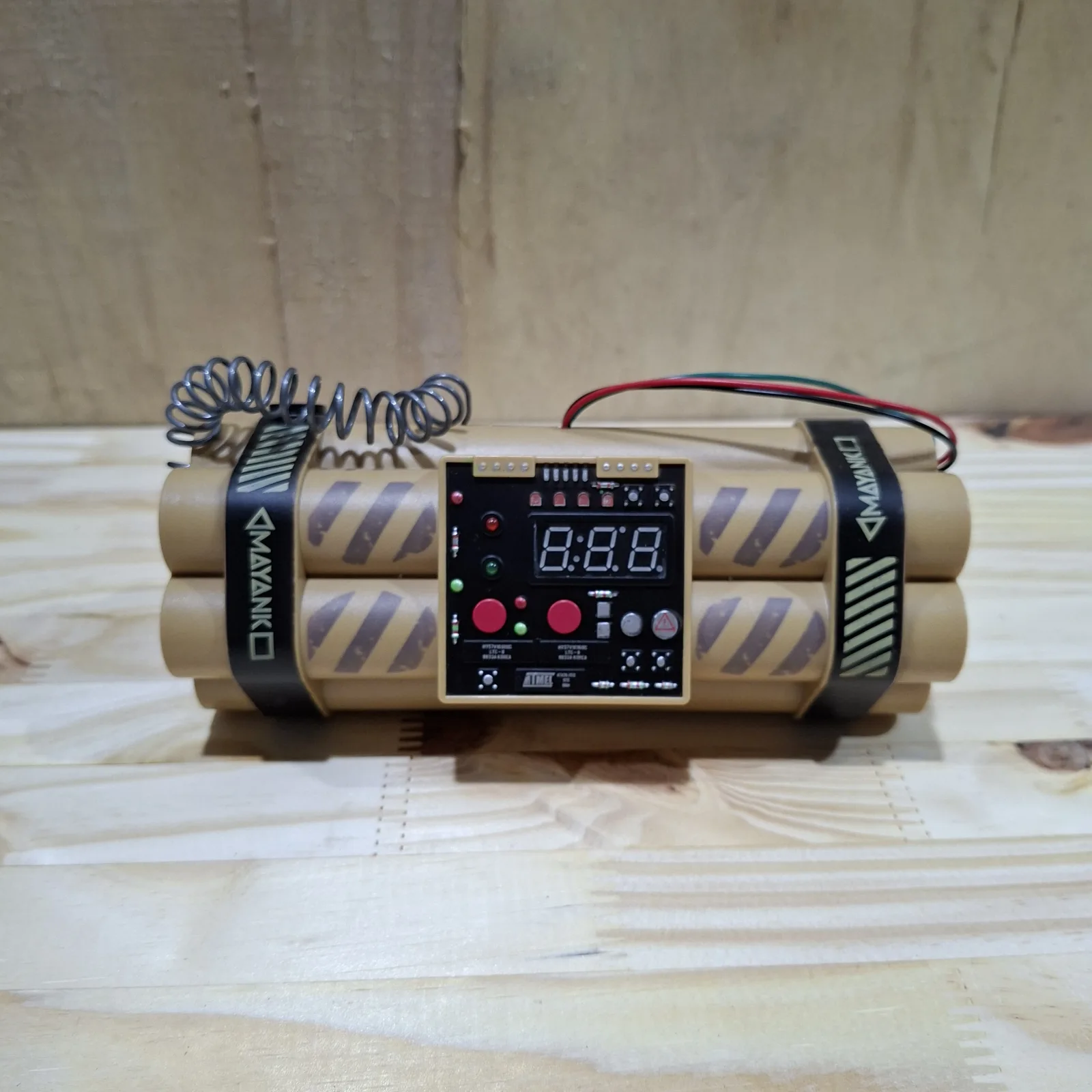 Mini bombe timer + fumé TNT -